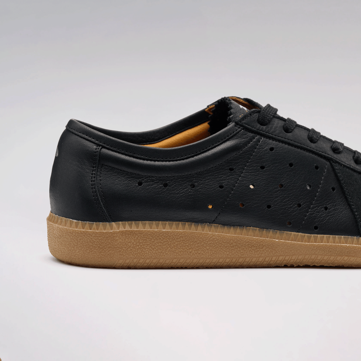 ZEE1 black / black / gum - ZEEBRAHAM