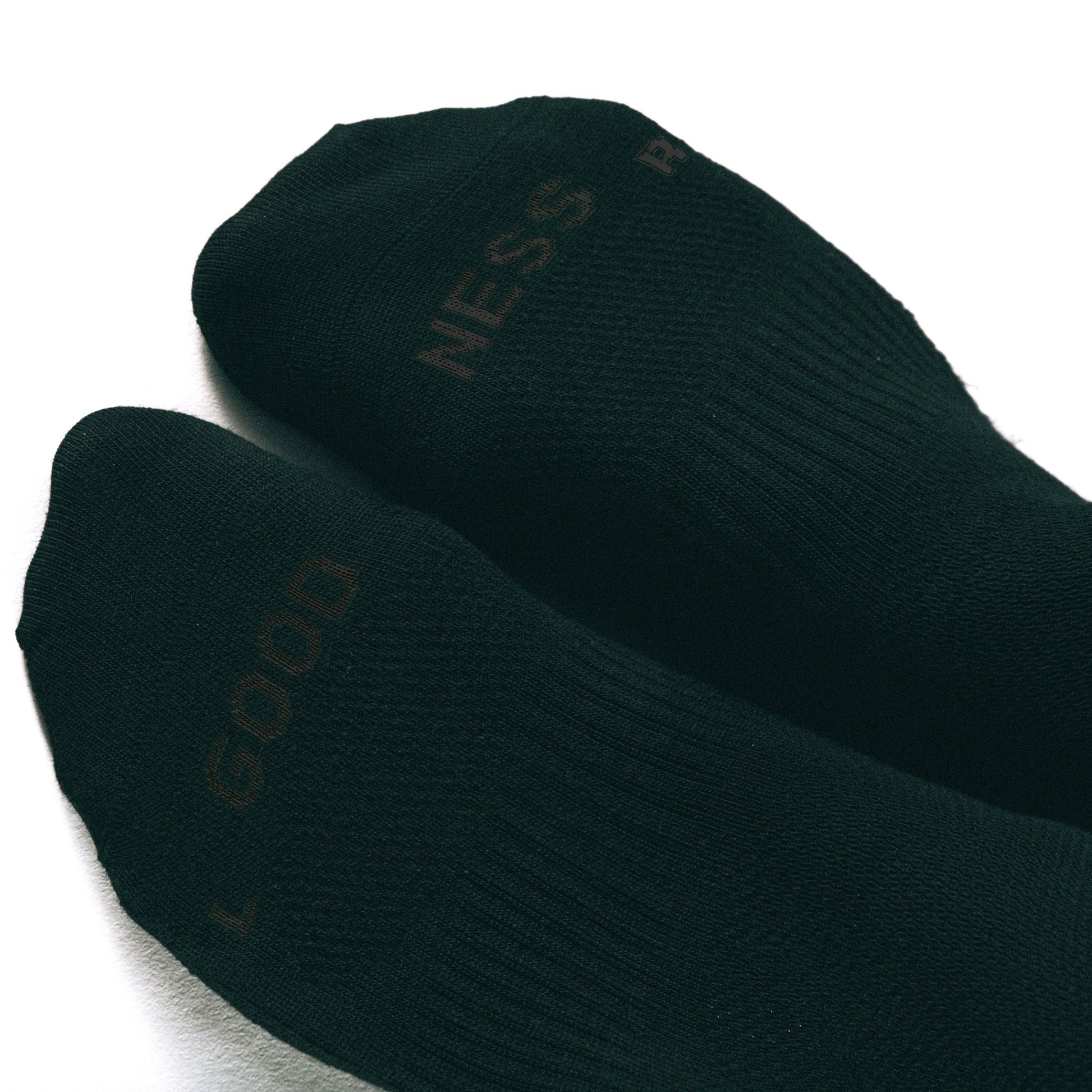 merino socks, zehendetail, schwarze merino socken, cycling socken made in germany, stricksocke, schwarz mit schwarzer schrift