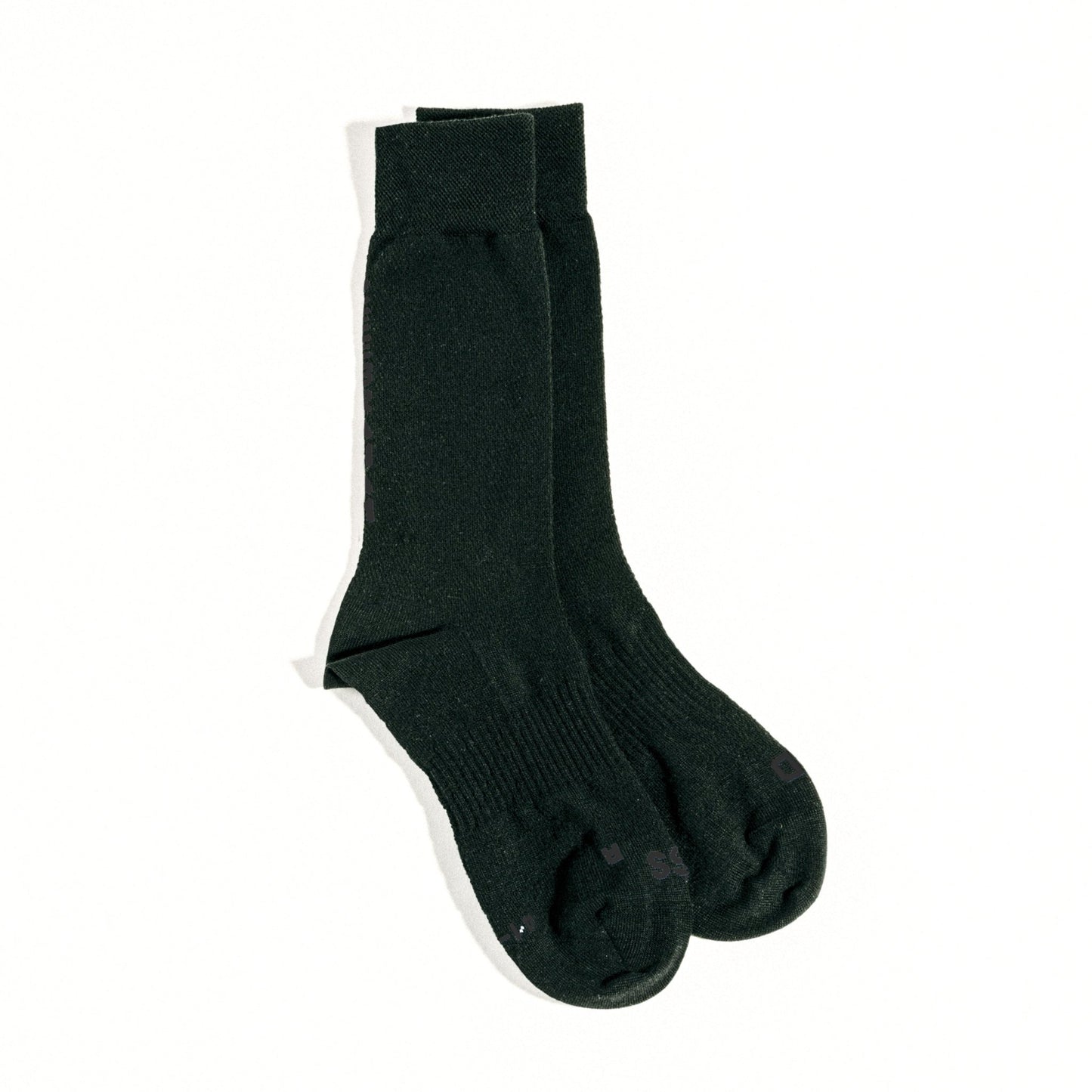 merino socks, flatlay, schwarze merino socken, cycling socken made in germany, stricksocke, schwarz mit schwarzer schrift